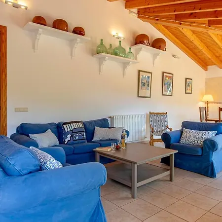 Sleeps 6 With Pool Air Con And Wifi Pollenca