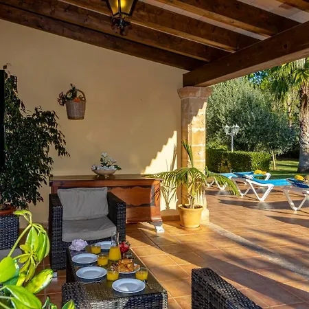 Sleeps 6 With Pool Air Con And Wifi