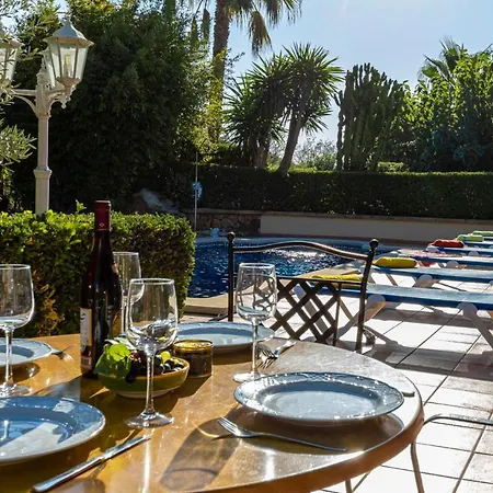 Sleeps 6 With Pool Air Con And Wifi Villa