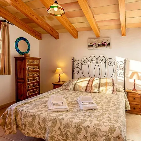 Villa Sleeps 6 With Pool Air Con And Wifi *