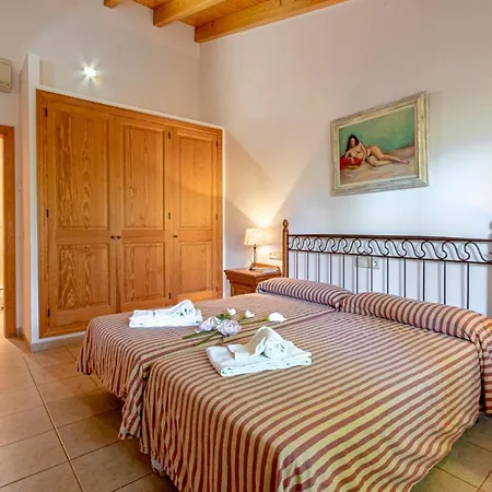 Sleeps 6 With Pool Air Con And Wifi