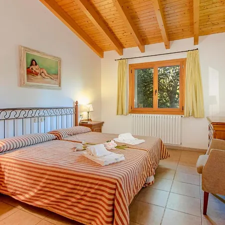 Villa Sleeps 6 With Pool Air Con And Wifi