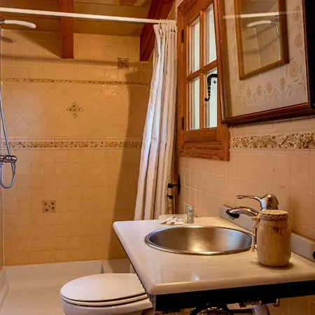 Sleeps 6 With Pool Air Con And Wifi *
